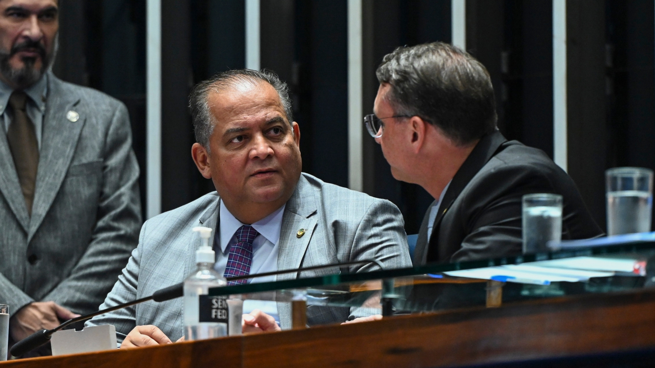 Senador do PL evita projetar substituto a Flávio, mas chama Tarcísio de “líder inconteste”