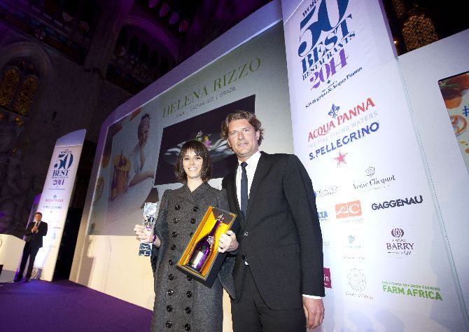 Helena Rizzo recebe o título de Melhor Chef Mulher do Mundo. Foto: 50 Best Restaurants/Divulgação Helena Rizzo recebe o título de Melhor Chef Mulher do Mundo. Foto: 50 Best Restaurants/Divulgação