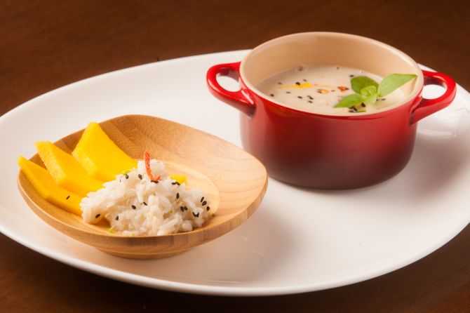 Sopa de manga e leite de coco com especiarias Sopa de manga e leite de coco com especiarias