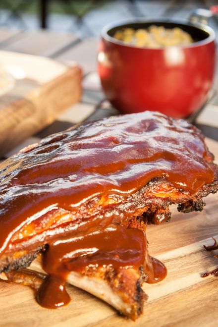 Costelinha ao molho barbecue é um clássico do churrasco norte-americano. Foto: Fernando Zequinão / Gazeta do Povo. Costelinha ao molho barbecue é um clássico do churrasco norte-americano. Foto: Fernando Zequinão / Gazeta do Povo.
