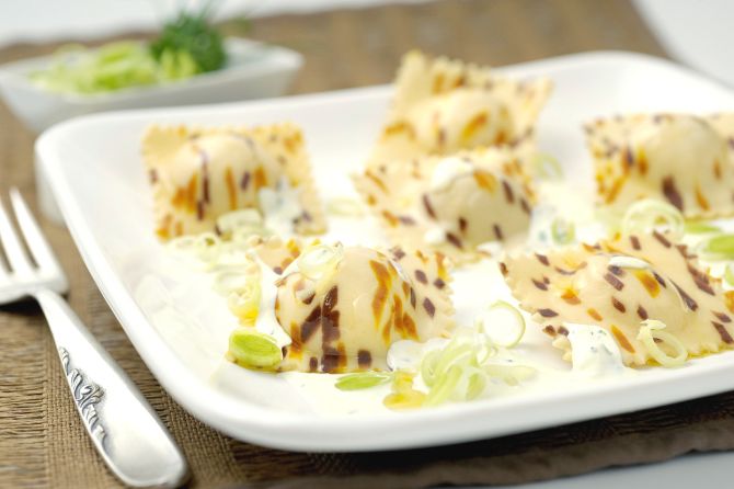 Ravioli de queijo brie e pera, do Empório Rosmarino Ravioli de queijo brie e pera, do Empório Rosmarino