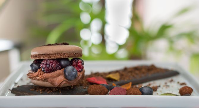 Macaron de chocolate com frutas em piso japonês. Foto: RPierrot/Divulgação