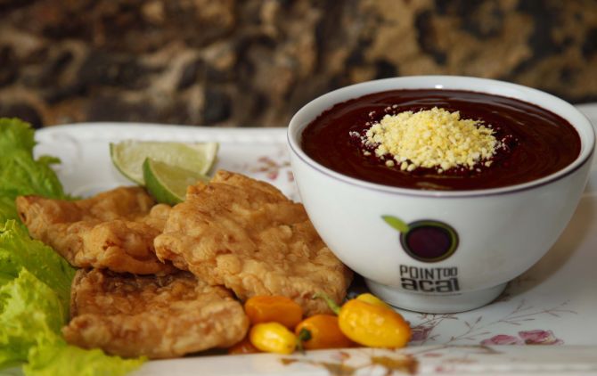 Peixe frito com açaí. Foto: Oswaldo Forte/Divulgação Peixe frito com açaí. Foto: Oswaldo Forte/Divulgação