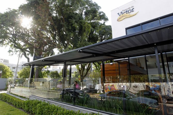Vista externa do novo espaço do Trattoria do Victor, criado principalmente para o happy hour. Foto: Antonio More/Gazeta do Povo Vista externa do novo espaço do Trattoria do Victor, criado principalmente para o happy hour. Foto: Antonio More/Gazeta do Povo