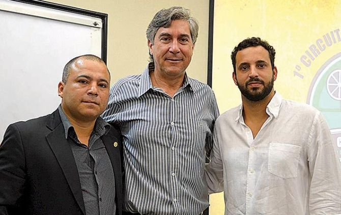 Fabio Aguayo, presidente da Abrabar-PR, João Luiz Zucolloto, diretor de marketing, e José Araújo Netto, diretor de projetos e pesquisas. Foto: Divulgação Fabio Aguayo, presidente da Abrabar-PR, João Luiz Zucolloto, diretor de marketing, e José Araújo Netto, diretor de projetos e pesquisas. Foto: Divulgação
