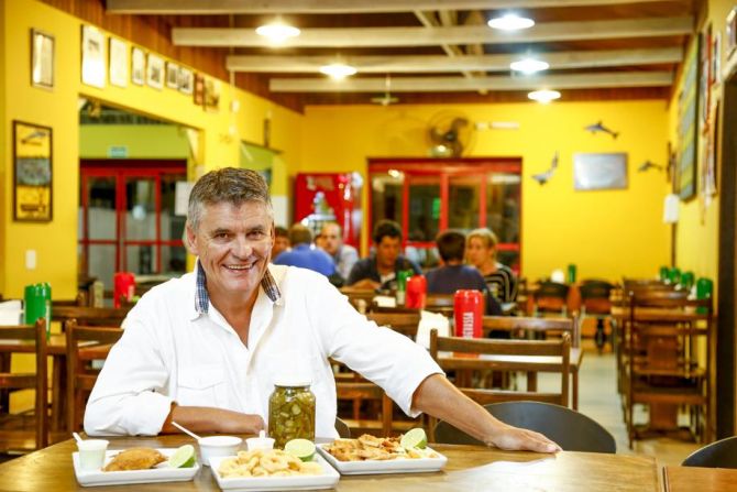 José Edmundo, dono do bar. Foto: Hugo Harada/ Gazeta do Povo José Edmundo, dono do bar. Foto: Hugo Harada/ Gazeta do Povo