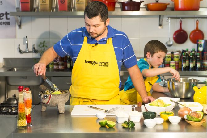 A família Wittmann preparou a receita de tacos de filé mignon com guacamole. Foto: Fred Kendi / Gazeta do Povo. A família Wittmann preparou a receita de tacos de filé mignon com guacamole. Foto: Fred Kendi / Gazeta do Povo.