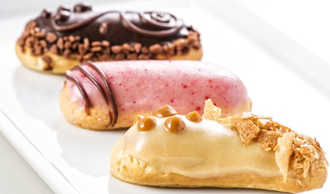 Clássicos da pâtisserie nunca saem de moda. Invista nessas delicadas joias, como as minieclairs de Rose Marie & Simone Nejm ou a minibanoffee de Veri Fragoso. Foto: Letícia Akemi/Gazeta do Povo Clássicos da pâtisserie nunca saem de moda. Invista nessas delicadas joias, como as minieclairs de Rose Marie & Simone Nejm ou a minibanoffee de Veri Fragoso. Foto: Letícia Akemi/Gazeta do Povo
