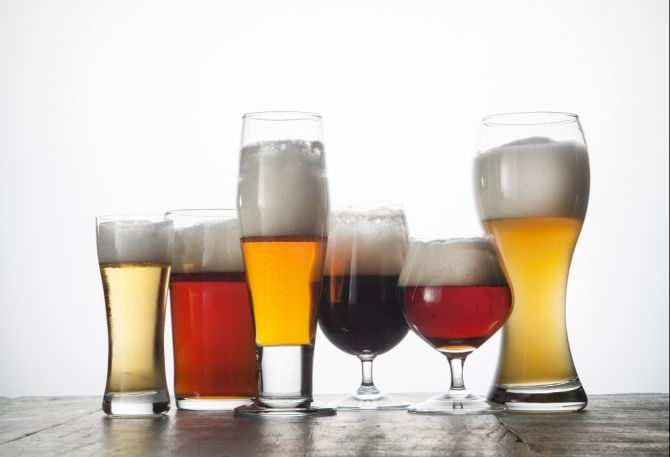 Bebidas serão vendidas em copos de 300 ml ou 400 ml. Imagem ilustrativa. Foto: Alexandre Mazzo/Gazeta do Povo Bebidas serão vendidas em copos de 300 ml ou 400 ml. Imagem ilustrativa. Foto: Alexandre Mazzo/Gazeta do Povo