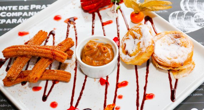 Pastéis de nata e mini churros com calda de doce de leite. Foto: Divulgação Pastéis de nata e mini churros com calda de doce de leite. Foto: Divulgação