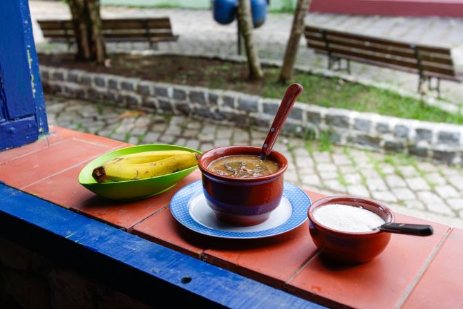 Restaurante Casa Verde em Antonina procura ingredientes que estejam próximos. Foto: Daniel Castellano / Gazeta do Povo.