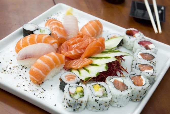 No Hibari há buffet com sushi e sashimi diariamente. Foto: Brunno Covello/Gazeta do Povo No Hibari há buffet com sushi e sashimi diariamente. Foto: Brunno Covello/Gazeta do Povo