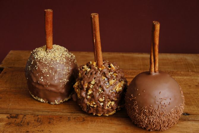 Maçãs carameladas e confeitadas da Mary Ann Apple Factory. Foto: Divulgação Maçãs carameladas e confeitadas da Mary Ann Apple Factory. Foto: Divulgação
