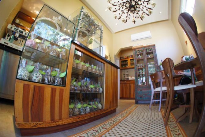 Apesar de pequeno, o espaço é confortável e acomoda 10 pessoas. Foto: Divulgação Apesar de pequeno, o espaço é confortável e acomoda 10 pessoas. Foto: Divulgação