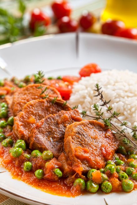 Língua ao molho com ervilhas do Farnel Gastronomia. Foto: Fernando Zequinão / Gazeta do Povo.