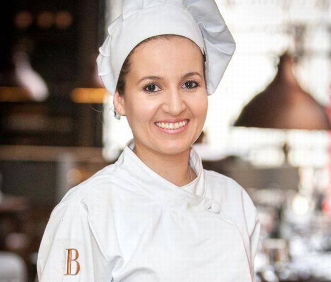 Renata Abreu é formada em Gastronomia pela Faculdades Opet e em Hotelaria e Turismo pelo Centro de Educação Profissional Os Pinhais. Foto: Fernando Zequinão/Gazeta do Povo Renata Abreu é formada em Gastronomia pela Faculdades Opet e em Hotelaria e Turismo pelo Centro de Educação Profissional Os Pinhais. Foto: Fernando Zequinão/Gazeta do Povo