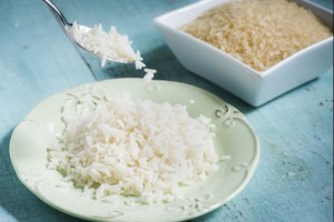 Chef Guilherme Guzela ensina em aulas diferentes a preparar arroz branco e arroz integral. Foto: Letícia Akemi/Gazeta do Povo Chef Guilherme Guzela ensina em aulas diferentes a preparar arroz branco e arroz integral. Foto: Letícia Akemi/Gazeta do Povo