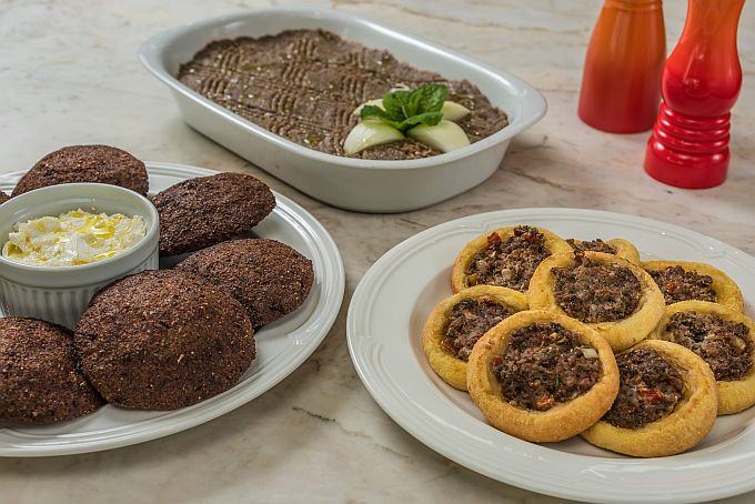Além dos itens clássicos de padaria, a casa também oferece alguns pratos árabes, presentes no cardápio desde 1956 Além dos itens clássicos de padaria, a casa também oferece alguns pratos árabes, presentes no cardápio desde 1956