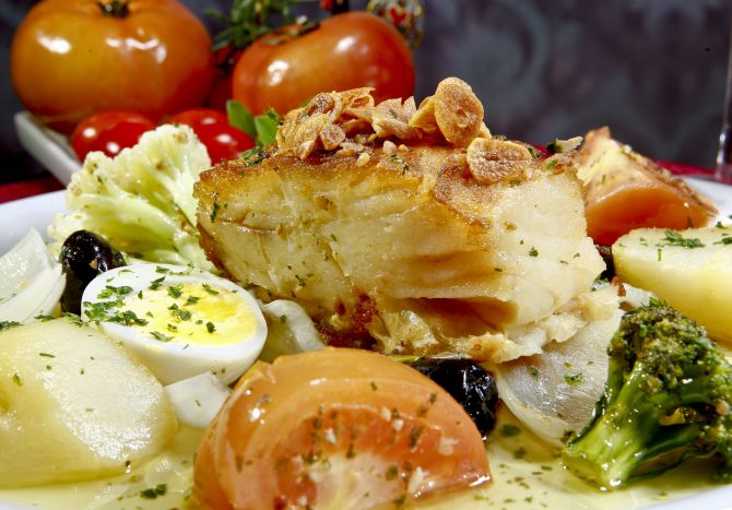 Bacalhau à Alentejana, do Lisboa Gastronomia. Foto: Antônio More/Arquivo Gazeta do Povo Bacalhau à Alentejana, do Lisboa Gastronomia. Foto: Antônio More/Arquivo Gazeta do Povo