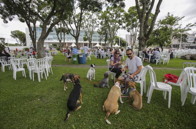 Evento acontece na Praça Nossa Senhora da Salete, no Centro Cívico, das 11h às 19h. Foto: Daniel Castellano/Gazeta do Povo. Evento acontece na Praça Nossa Senhora da Salete, no Centro Cívico, das 11h às 19h. Foto: Daniel Castellano/Gazeta do Povo.