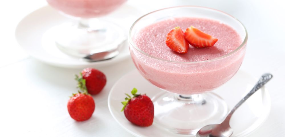 Aprenda a fazer mousse de morango na aula. Foto: Bigstock. Aprenda a fazer mousse de morango na aula. Foto: Bigstock.