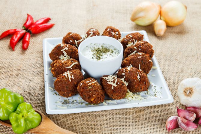 Petisco campeão: bolinho de carne com parmesão e provolone, acompanhado de molho gorgonzola, do Dom Rodrigo. Foto: Divulgação. Petisco campeão: bolinho de carne com parmesão e provolone, acompanhado de molho gorgonzola, do Dom Rodrigo. Foto: Divulgação.