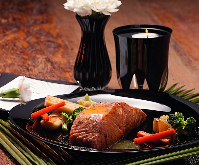 Salmão com molho de laranja kinkan e minilegumes Salmão com molho de laranja kinkan e minilegumes