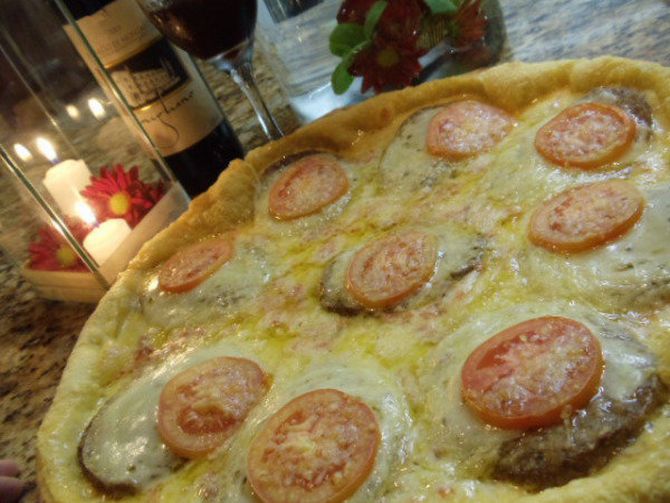 Na Pizzaria Faronela, o cliente pode pedir uma pizza de cheeseburguer. Foto: Divulgação Na Pizzaria Faronela, o cliente pode pedir uma pizza de cheeseburguer. Foto: Divulgação