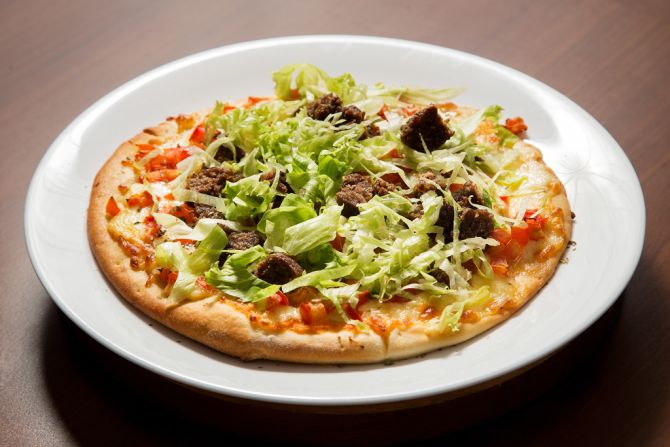 Pizza de X-Salada do Catanzaro. Foto: Patrícia Amâncio Pizza de X-Salada do Catanzaro. Foto: Patrícia Amâncio
