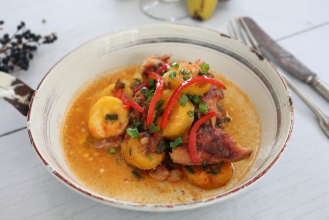 A chef Gloria Vargas (Farnel) vai servir tainha defumada, receita que tem mais de 300 anos. Foto: Divulgação. A chef Gloria Vargas (Farnel) vai servir tainha defumada, receita que tem mais de 300 anos. Foto: Divulgação.