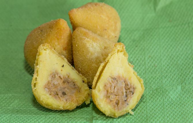 Coxinhas de jaca verde cozida e desfiada do Zanquetta Alimentos Congelados. Foto: Hugo Harada/Gazeta do Povo Coxinhas de jaca verde cozida e desfiada do Zanquetta Alimentos Congelados. Foto: Hugo Harada/Gazeta do Povo