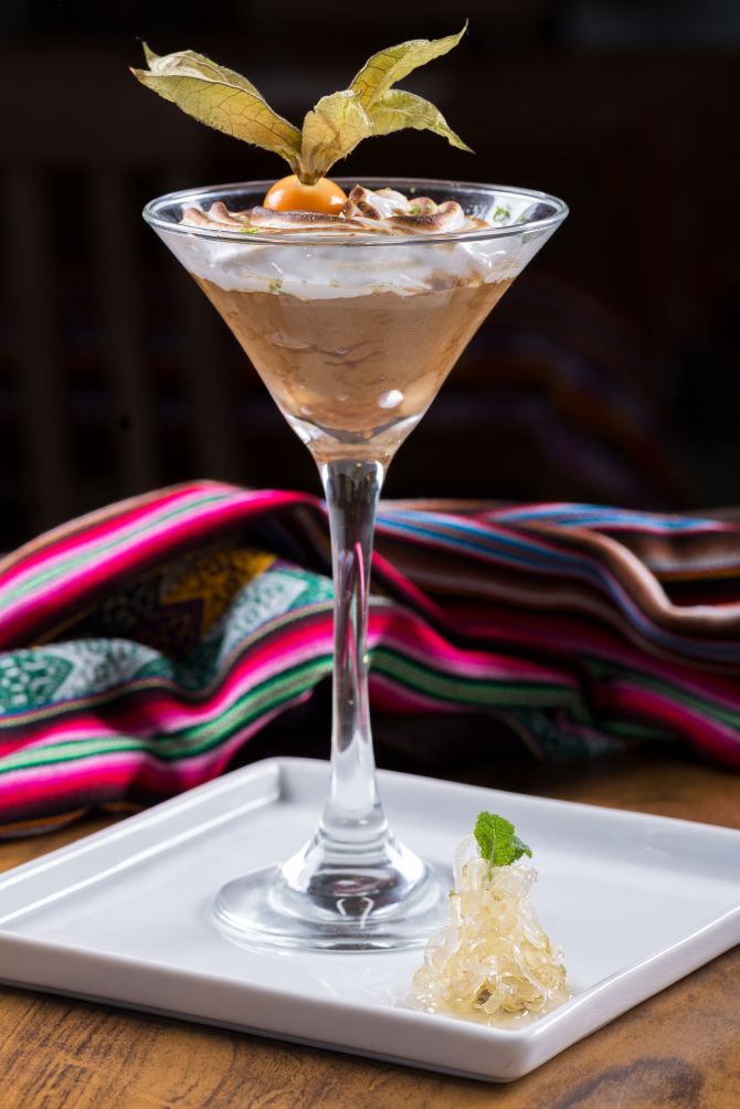 Suspiro limenho: leite condensado com redução de vinho do Porto e merengue com raspa de limão (R$ 20). Foto: Fernando Zequinão/Gazeta do Povo. Suspiro limenho: leite condensado com redução de vinho do Porto e merengue com raspa de limão (R$ 20). Foto: Fernando Zequinão/Gazeta do Povo.