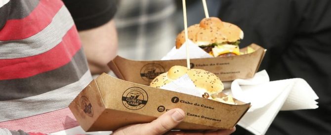 Monster Burger. Foto: Divulgação. Monster Burger. Foto: Divulgação.