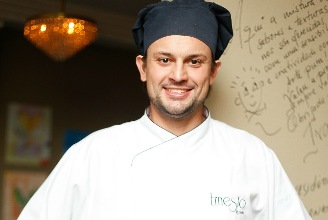 O chef Dudu Sperandio, do Ernesto Ristorante, Funiculí e Quanto Basta. Foto: Leticia Akemi/ Gazeta do Povo O chef Dudu Sperandio, do Ernesto Ristorante, Funiculí e Quanto Basta. Foto: Leticia Akemi/ Gazeta do Povo