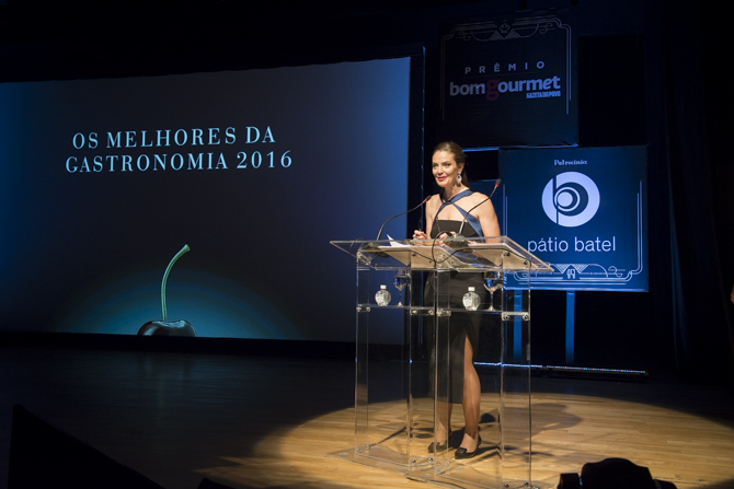 Ana Amélia Filizola abre a noite de premiação. Foto: Letícia Akemi/ Divulgação Ana Amélia Filizola abre a noite de premiação. Foto: Letícia Akemi/ Divulgação
