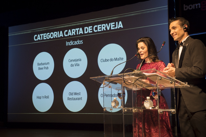 Andrea Sorgenfrei e Guilherme Guzela apresentaram a cerimônia do Prêmio em 2016. Foto: Leticia Akemi/ Gazeta do Povo Andrea Sorgenfrei e Guilherme Guzela apresentaram a cerimônia do Prêmio em 2016. Foto: Leticia Akemi/ Gazeta do Povo