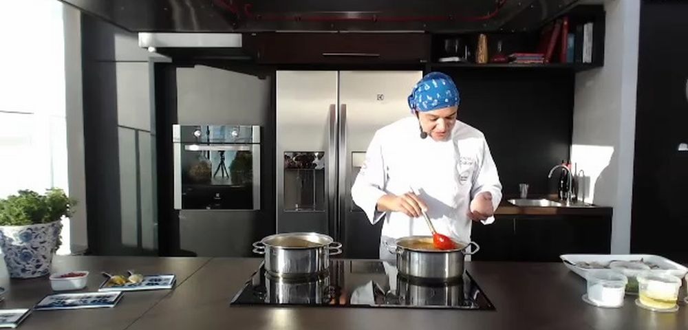 Claudinei Oliveira, do Mukeka, ensina a fazer bobó de camarão Claudinei Oliveira, do Mukeka, ensina a fazer bobó de camarão