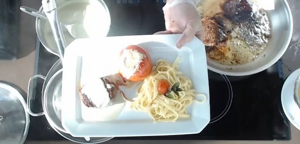 Mignon com queijo roquefort e tagliatelle na manteiga do saanga grill em curitiba
