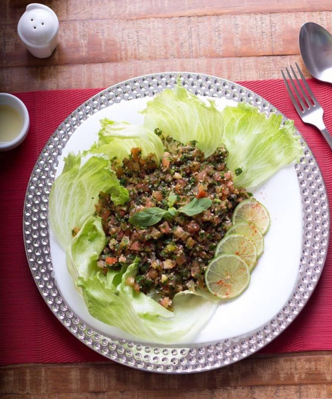 Tabule, salada de trigo tomate, cebola, salsa, hortelã e outras ervas (R$ 15). Foto: Divulgação. Tabule, salada de trigo tomate, cebola, salsa, hortelã e outras ervas (R$ 15). Foto: Divulgação.