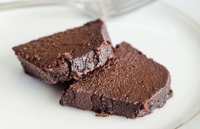 Bolo gelado de chocolate. Foto: Amanda Queiroz/Divulgação Bolo gelado de chocolate. Foto: Amanda Queiroz/Divulgação