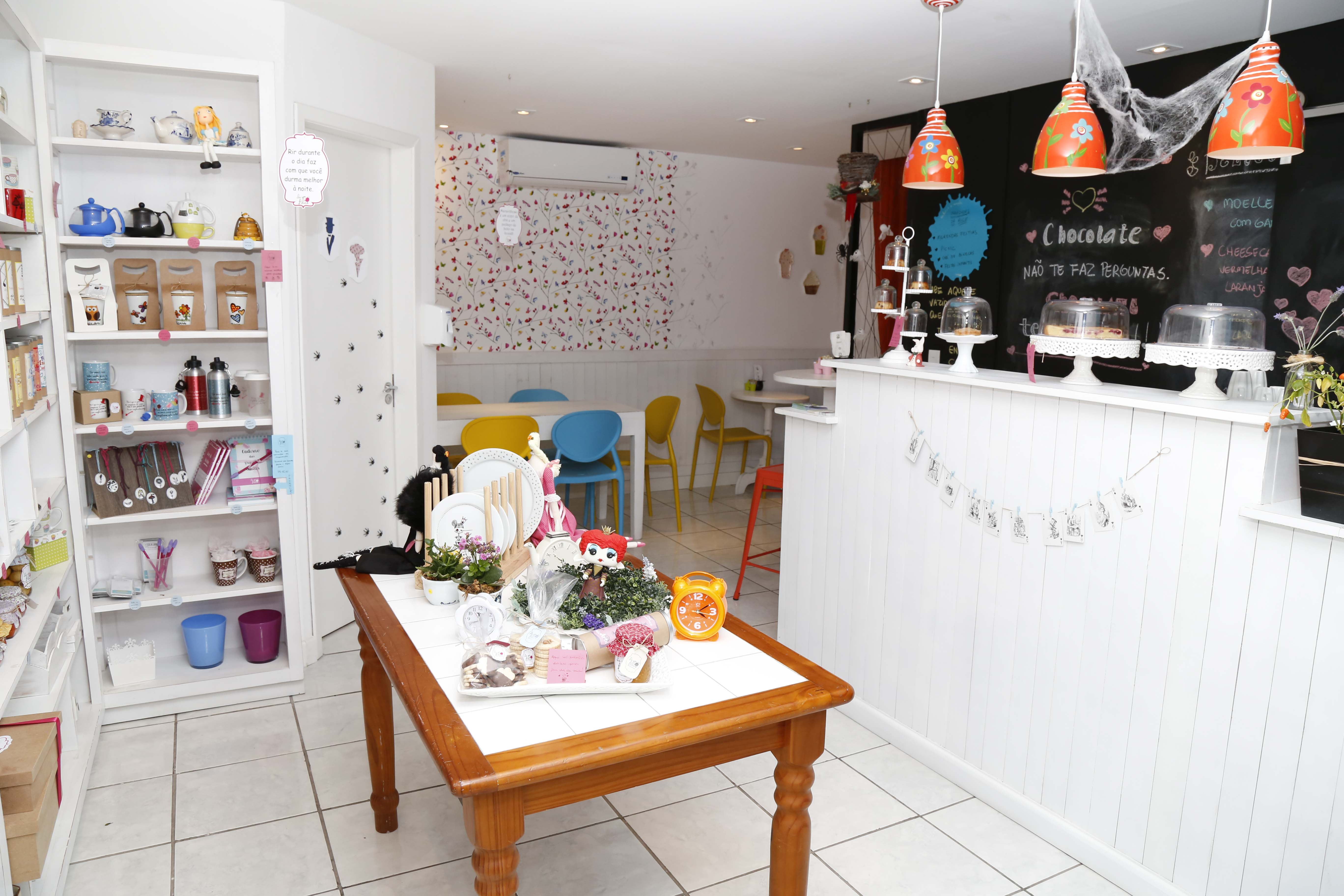 A casa de chás tem decoração temática e mesa com doces em festa de Halloween. Foto: Divulgação A casa de chás tem decoração temática e mesa com doces em festa de Halloween. Foto: Divulgação