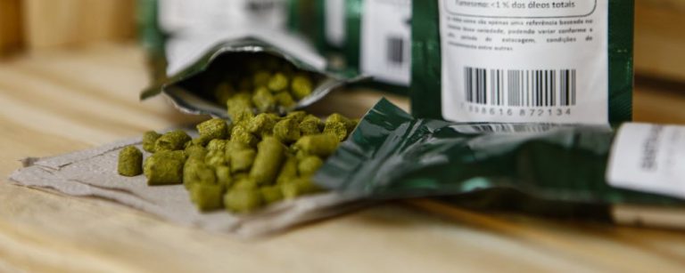 Lúpulos americanos na loja Bil Bil Beer. Lúpulos da Agrária Malte: amarillo, Cascade, Centennial, Citra Columbus e Galena. Fotos: André Rodrigues