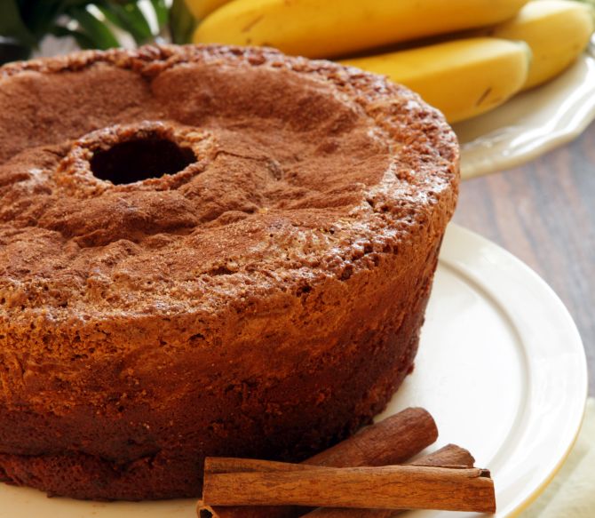 O bolo de banana com canela é um dos mais pedidos na Tradicional Bolos Caseiros, que fica no Água Verde. Foto: Divulgação O bolo de banana com canela é um dos mais pedidos na Tradicional Bolos Caseiros, que fica no Água Verde. Foto: Divulgação