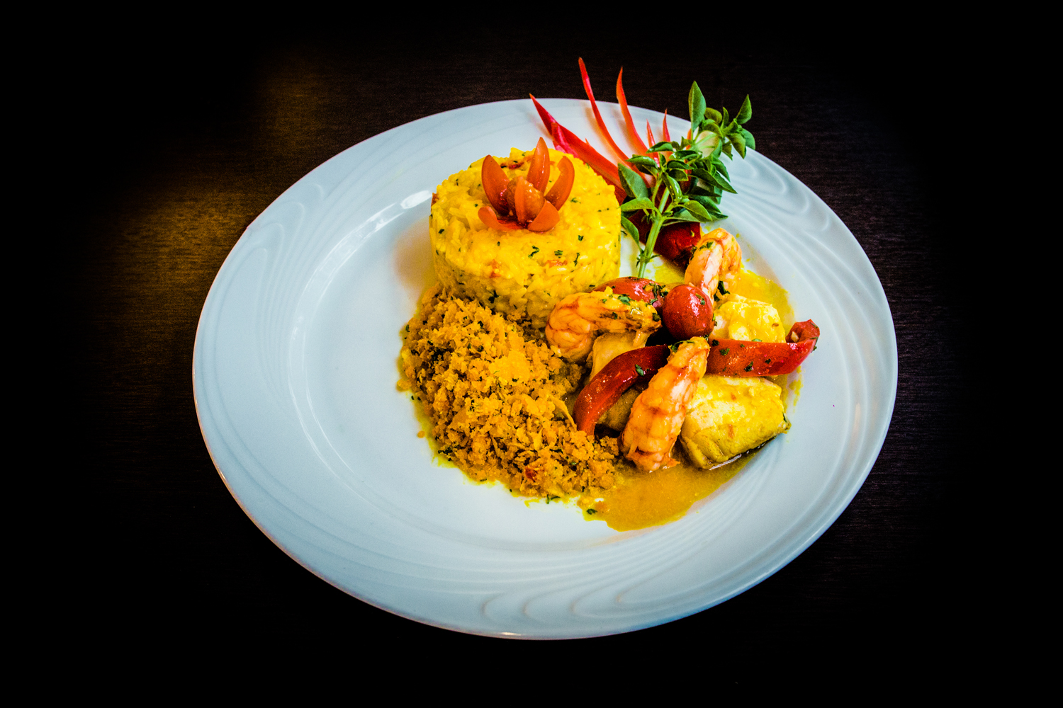 Moqueca de peixe farofinha de dendê e arroz ao leite de coco. Foto: Divulgação Moqueca de peixe farofinha de dendê e arroz ao leite de coco. Foto: Divulgação