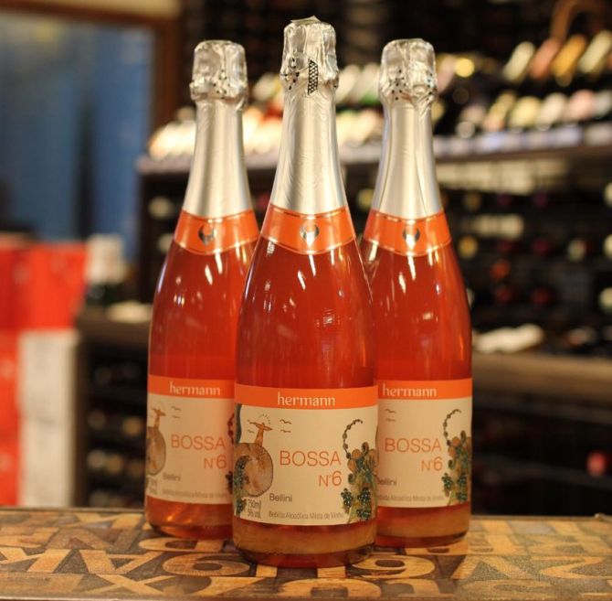 No Bar Boulevard são servidos vinhos, drinks como o Bellini e destilados. Foto: Divulgação. No Bar Boulevard são servidos vinhos, drinks como o Bellini e destilados. Foto: Divulgação.