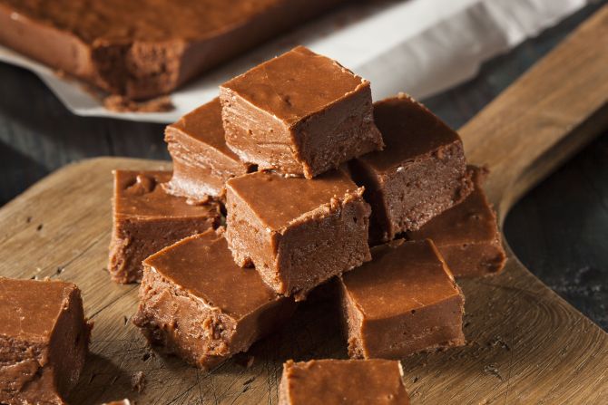 Vídeo: aprenda a fazer o doce fudge Fudge de chocolate. Foto: Bigstock.