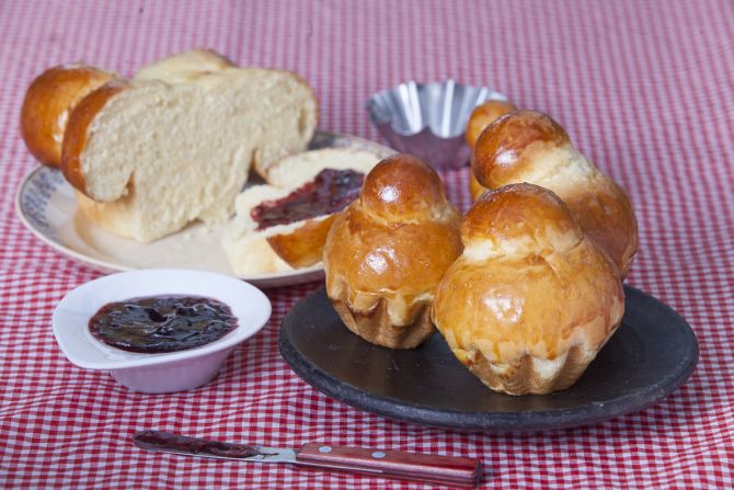 Brioche Parisienne ou à Tête: duas bolas de massa, uma maior e outra sobreposta menor. Foto: André Rodrigues/Gazeta do Povo Brioche Parisienne ou à Tête: duas bolas de massa, uma maior e outra sobreposta menor. Foto: André Rodrigues/Gazeta do Povo