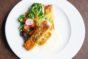 Palmito pupunha e vegetais orgânicos ao vinagrete de tomatinhos. Foto: Divulgação Palmito pupunha e vegetais orgânicos ao vinagrete de tomatinhos. Foto: Divulgação