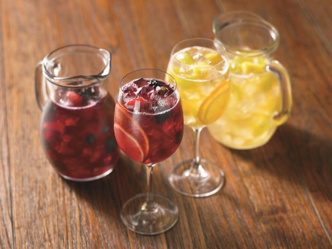 As sangrias de frutas vermelhas e frutas cítricas são opções para o happy hour. Foto: Divulgação As sangrias de frutas vermelhas e frutas cítricas são opções para o happy hour. Foto: Divulgação