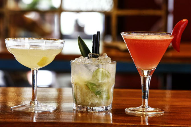 Alguns drinks da carta: Piña e Plátano, Pepino El Puy e Sandía Picante (R$ 25 cada). Foto: André Rodrigues. Alguns drinks da carta: Piña e Plátano, Pepino El Puy e Sandía Picante (R$ 25 cada). Foto: André Rodrigues.